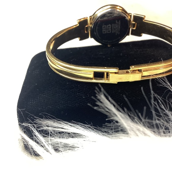 GIVENCHY Wrist watch - Picture 2 of 9